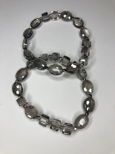 Women’s Strechable grey pearl bracelets - Picture 2 of 10