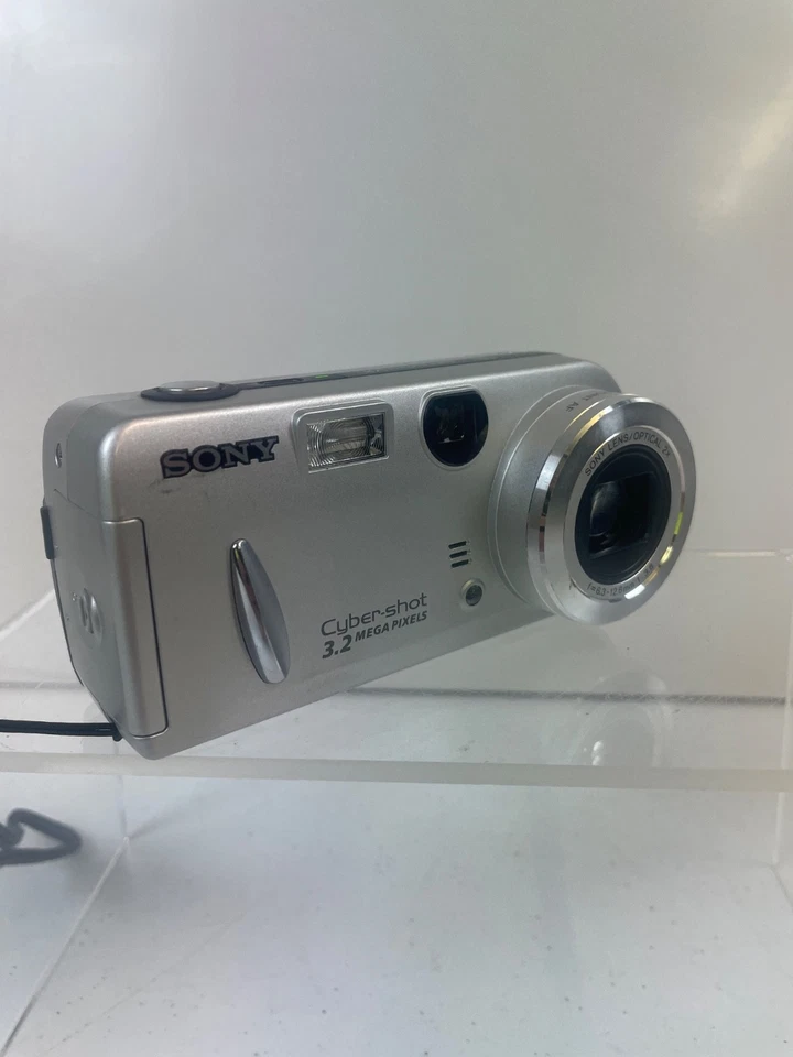 Sony Digital Camera Cybershot DSC-P52 3.2MP Silver Tested Working NO BATTERIES - Image 2 of 4
