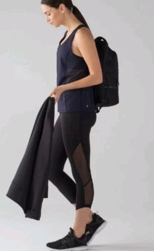 Lululemon Women's Body Con Black Mesh Panel Athletic Cropped Leggings! 6