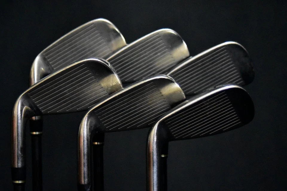 WILSON STAFF CI7 IRONS SET 5-9, PW REGULAR FLEX, RIGHT HANDED, 38" (5I) - Image 2 of 4