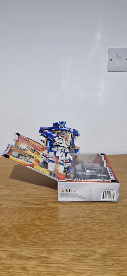 Transformers G1 Soundwave Commemorative Reissue 2006 Toys R Us exclusive Boxed - Image 2 of 4