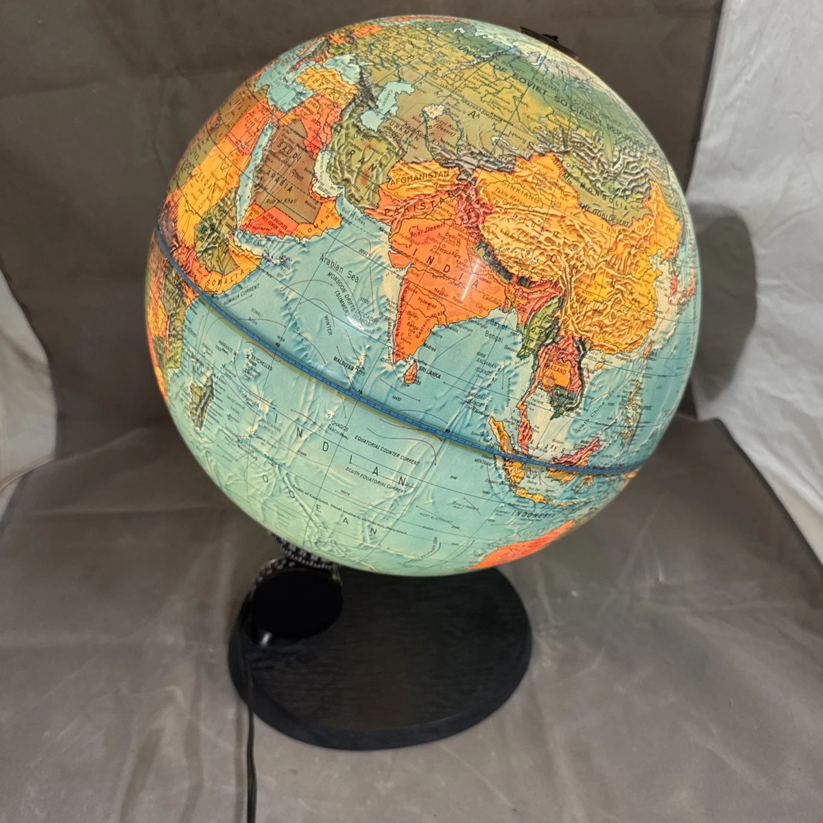 1980-1989 Date Range Antique World Globes & Celestial Globes for