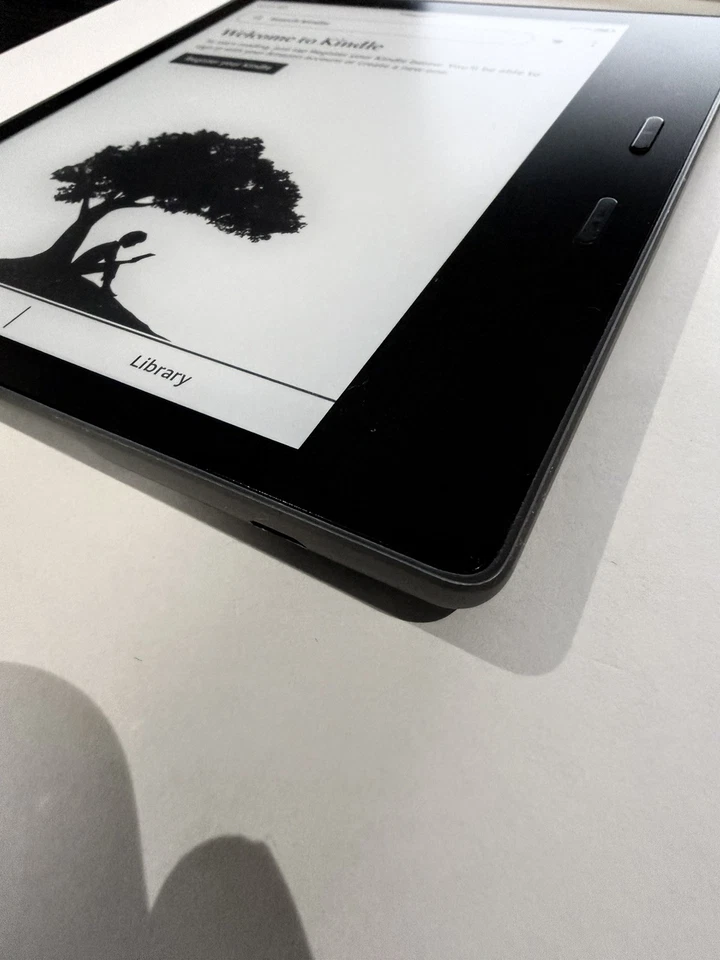 Amazon Kindle Oasis (9th. Gen) 32GB, Wi-Fi  (Unlocked), 7" -Graphite - Image 2 of 4