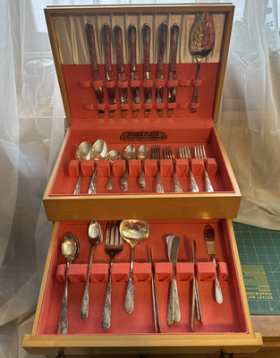 60-Piece ONEIDA Community Silver TUDOR PLATE BRIDAL WREATH Design Original Box