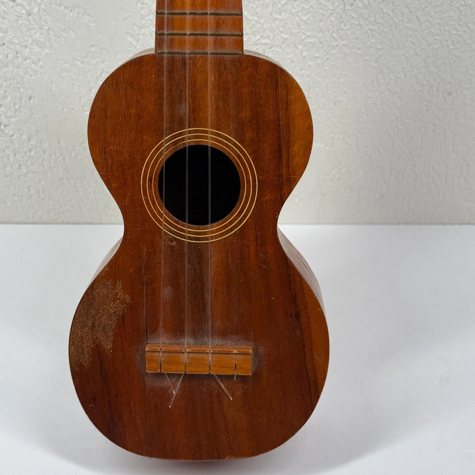 Ukelele de madera vintage Kumalae Gold Award Hawaii instrumento musical Foto 3 de 4
