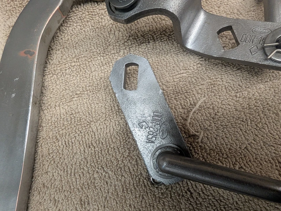 Palanca de cambios Ford Torino/Cyclone/Montego/Ranchero OEM Hurst recién reconstruida Concours Foto 2 de 4