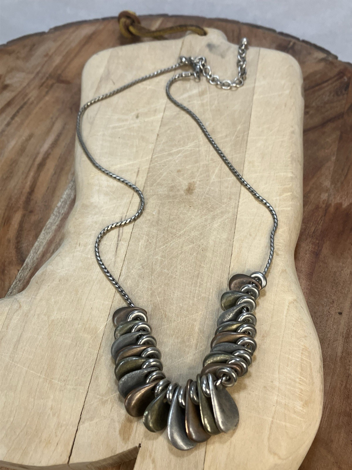Statement  necklace featuring dangling, teardrop-… - image 11
