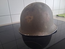 US-amerikanischer Armeehelm des Modells M1 w&auml;hrend des Zweiten Weltkriegs.