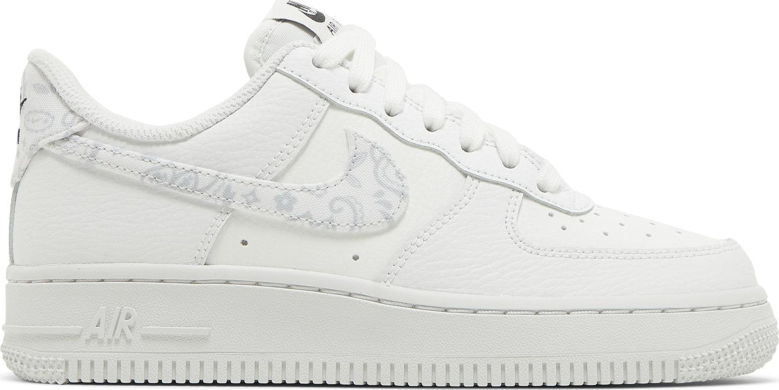 [DJ9942-100] Женские кроссовки Nike Air Force 1 Low (W) белого цвета с узором Пейсли