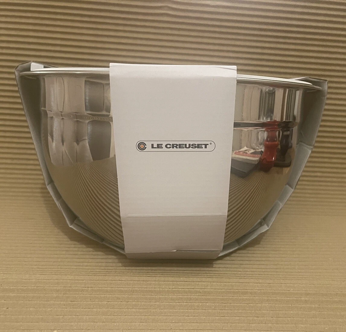 Le Creuset Set Of 3 Stainless Steel Mixing Bowls with Lids ( NEW)
Opens in a new window or tab