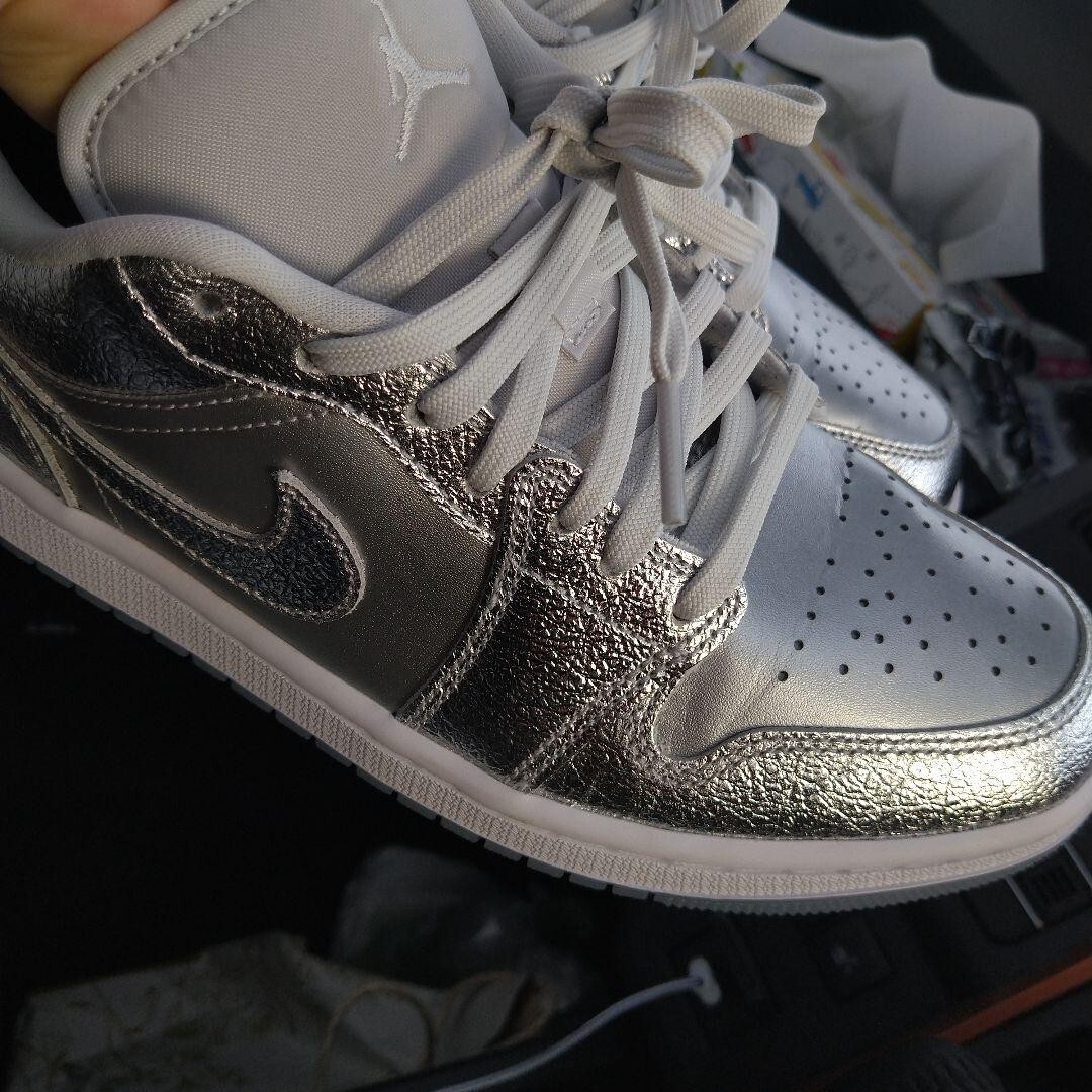 Nike Women's Air Jordan 1 Low SE Metallic Silver NOBOXLID