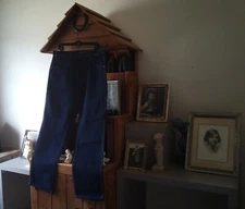 (10-11) "RIVET SUPPLY CO." MEN'S Sz. 34 X 32 (31 3/4 BY MEASURE) RELAXED JEANS