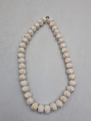 Vntg Curl Clasp Twine Thread Multifaceted White Resin Bead Collar Necklace READ 