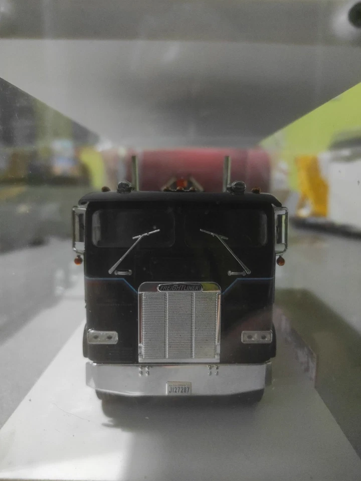 camion americani 1/43 con Vetrinetta in plexiglass e targhetta incisa - Immagine 3 di 4