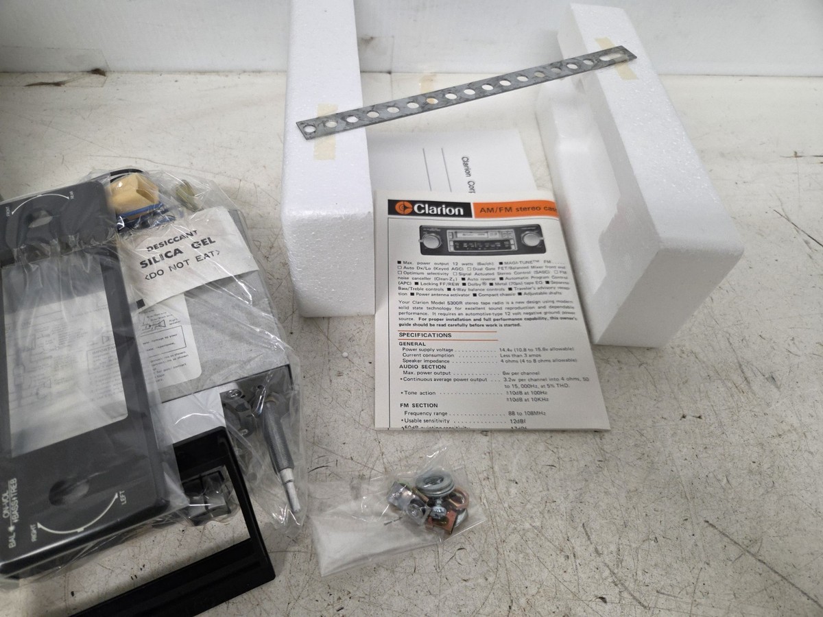 Vintage NOS Clarion 5300R AM/FM Stereo Cassette Reciever Shaft