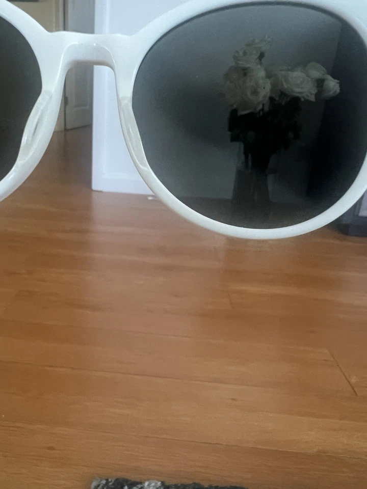 Gafas de sol Saint Laurent unisex redondas con montura blanca Foto 3 de 4