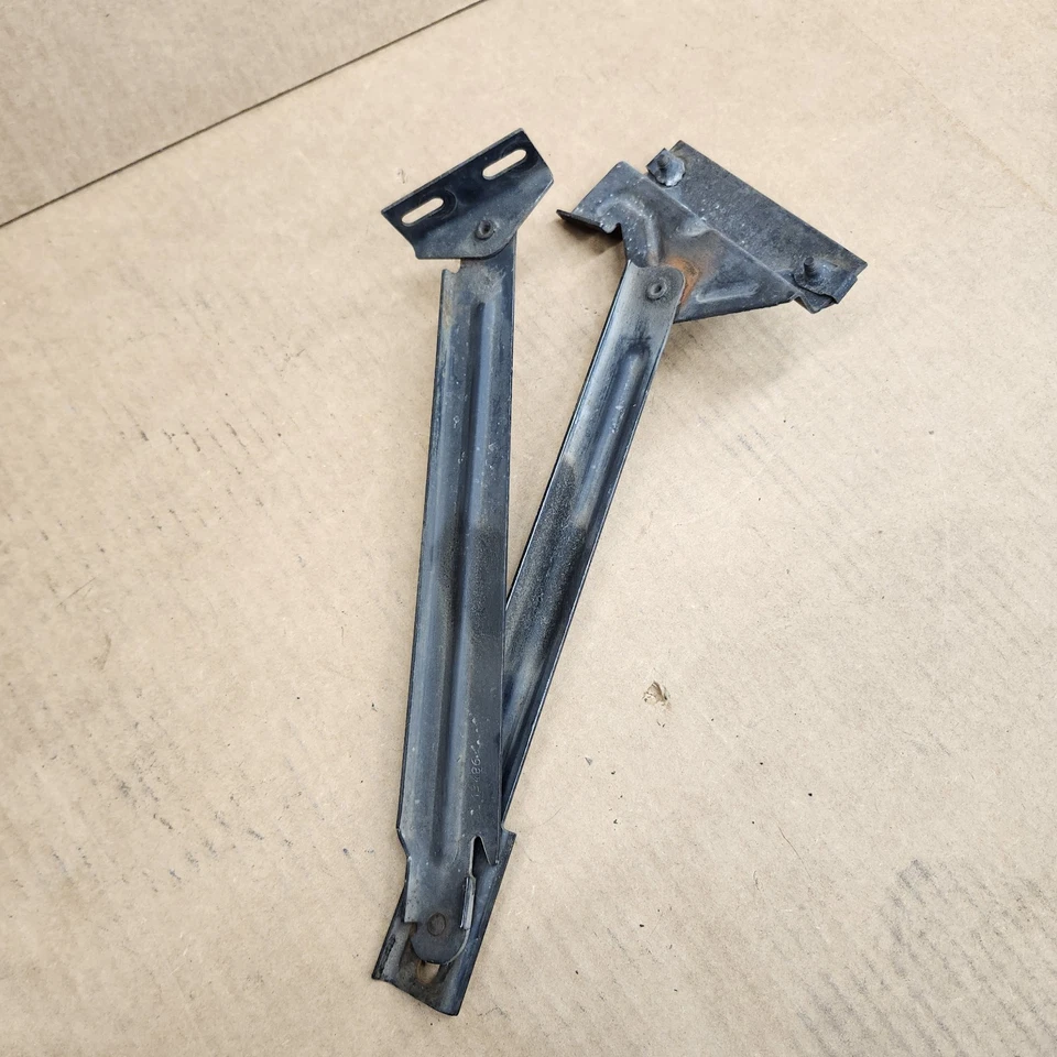 84-86E C4 Corvette capô dobradiça suporte tesoura elevador DIREITO USADO BOM 85' FABRICANTE DE EQUIPAMENTO ORIGINAL - Imagem 2 de 4