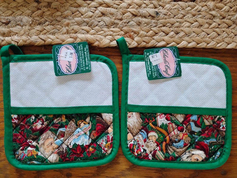 New Vintage 2 Charles Craft Quilted Potholders Cross Stitch Father Christmas 