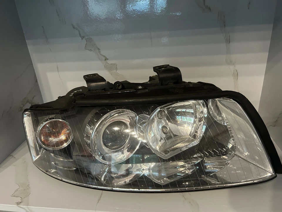 Faro XENON derecho AUDI A4 B6 8E iluminación delantera VALEO Foto 3 de 4