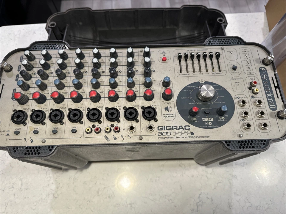 Soundcraft GigRac 300 8-Ch Pro Mixer/300W Amp w FX & EQ - Image 2 of 4