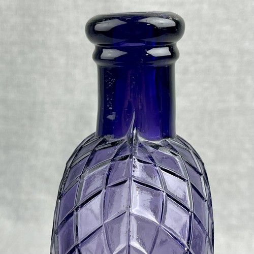 Botella de frasco de whisky amatista púrpura con patrón de diamante acolchado - Imagen 6 de 15