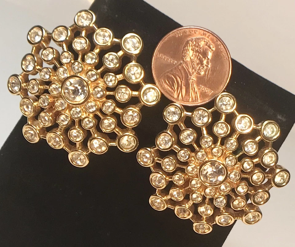 SWAROVSKI VINTAGE CLEAR CRYSTAL GOLDTONE FLOWER STARBURST CLIP EARRINGS (S123.5) - Image 2 of 4