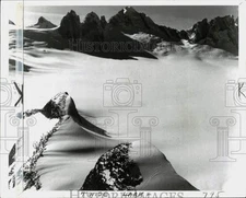 1972 Press Photo Snow-covered mountains & glaciers in Alaska - pix39210