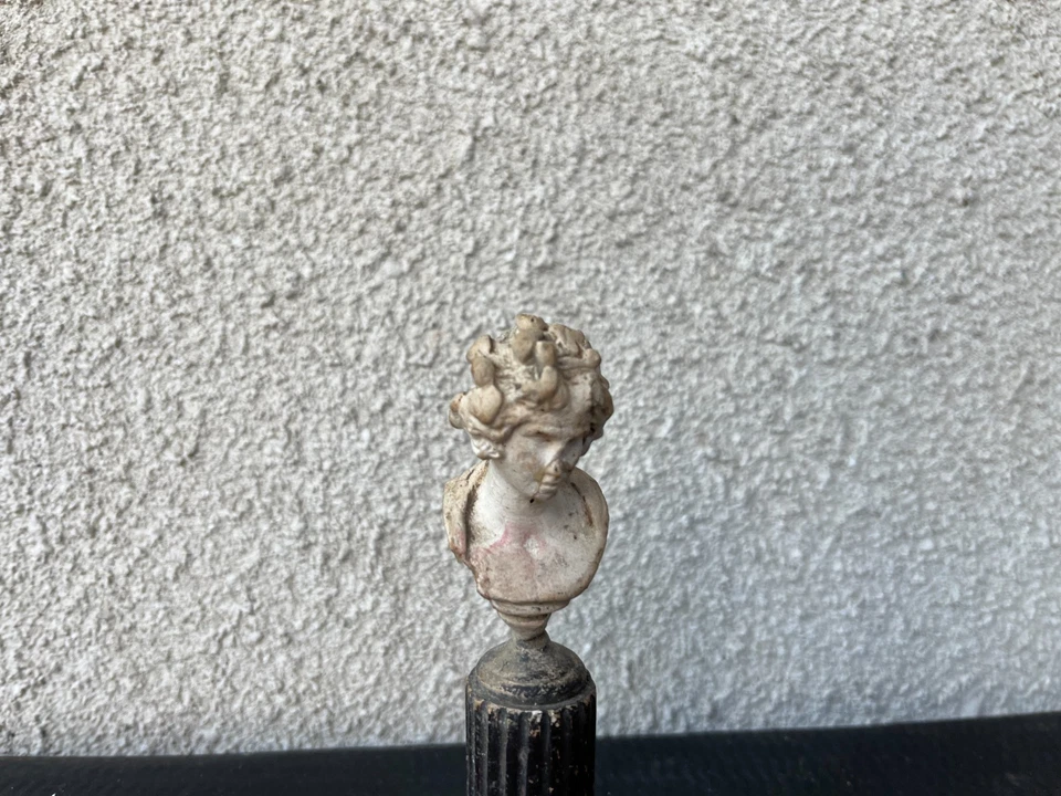 Petit buste ancien sur socle – style classique - Photo 2/4