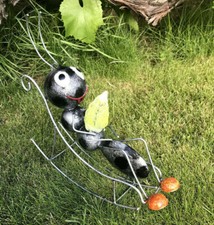 Ameise im Schaukelstuhl MEDUSA Metallfigur Gartenfigur Gartendeko Handarbeit