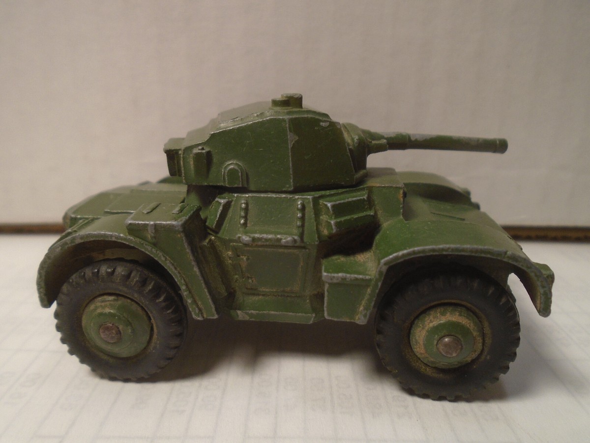 VINTAGE DINKY TOYS #670 ARMOURED CAR MADE IN ENGLAND BY VINTAGE DINKY TOYS #670 ARMOURED CAR MADE IN ENGLAND BY