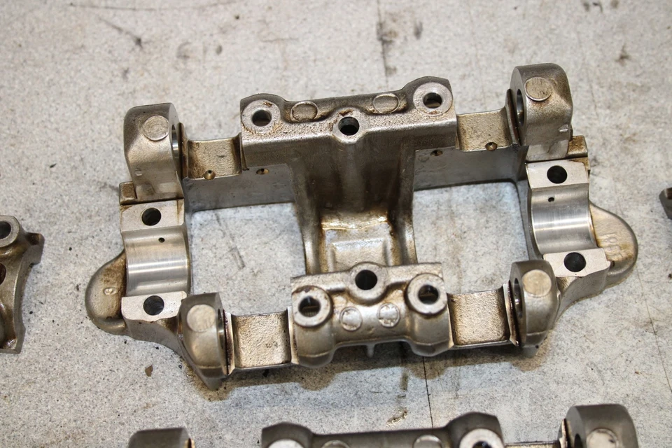 Honda CB750 1973 cuatro torres de leva soportes basculantes B13-1978. AAP Foto 2 de 4