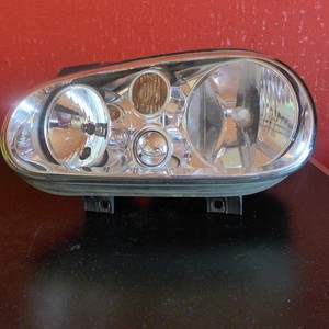VW Golf 4 Scheinwerfer  Links  Valeo