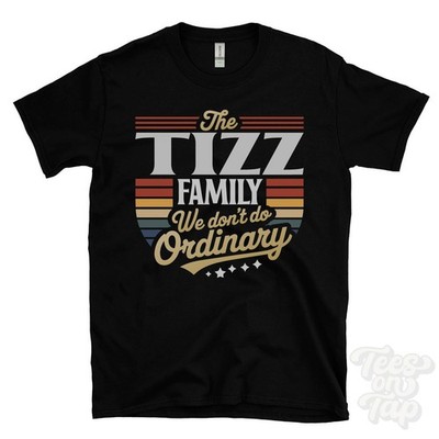 THE TIZZ FAMILY WE DON'T DO NORMAL T-SHIRT Nachname Wappen Clan Name Papa Geschenk