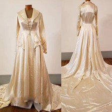 Champagne Elegant V-Neck Wedding Dresses Satin Beaded Embroidered Jacket Neck