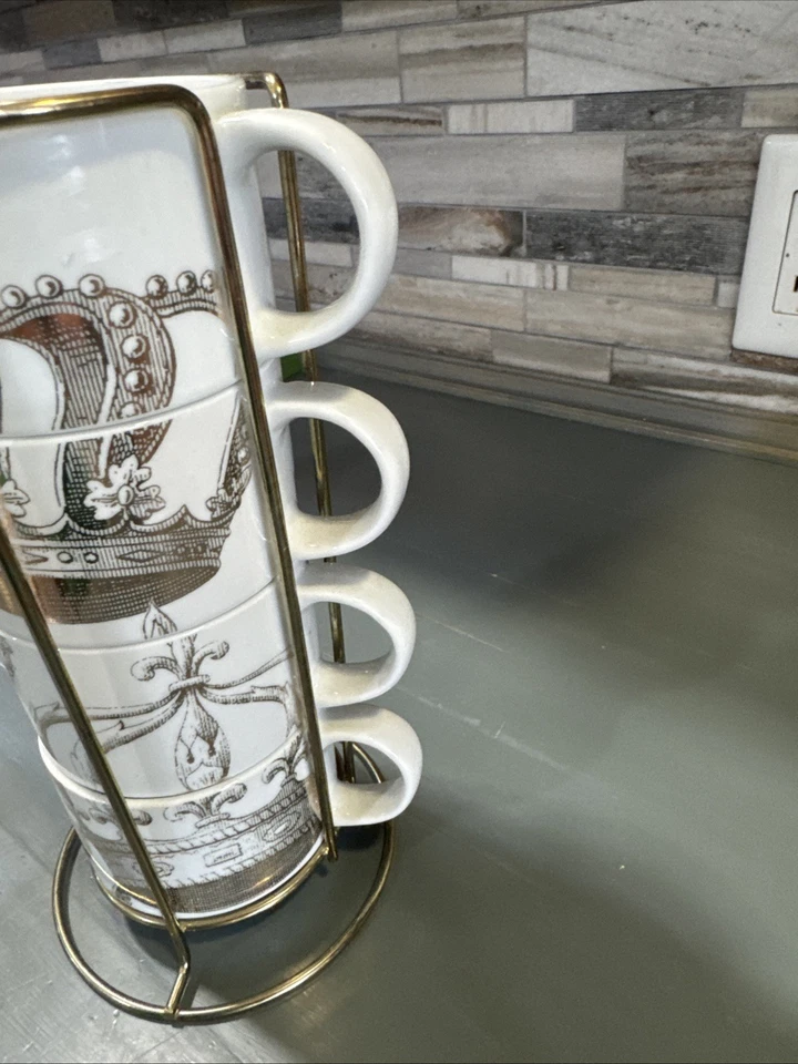 Pier 1 One Imports 4 tazas de té de café apilables blancas y doradas con estante de metal Foto 3 de 4