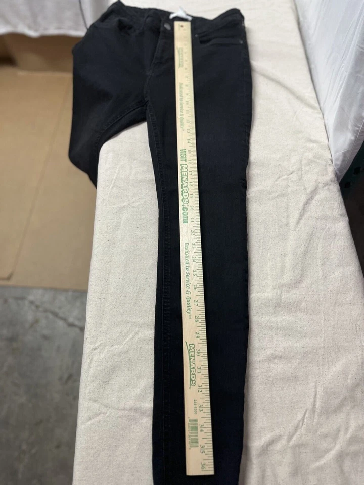 Pantalones de mezclilla ajustados H&M para mujer talla 8 negros lavados oscuros tiro medio cremallera motociclista Foto 3 de 4