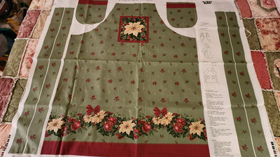 VIP Cranston Christmas Apron panel green with rep Pointsettias