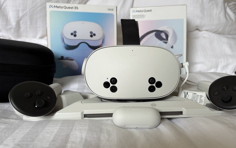 Meta Quest 3s 128gb with Multiple Accessories