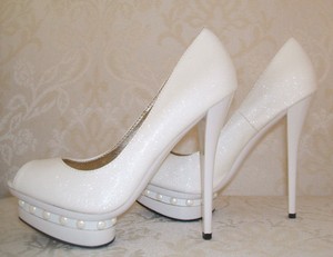 size 2 platform heels
