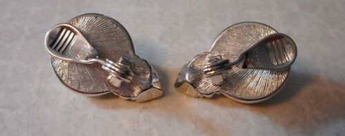 Vintage MONET Silver Tone with Large Faux Pearl & Rhinestone Clip On Earrings - Picture 2 of 12