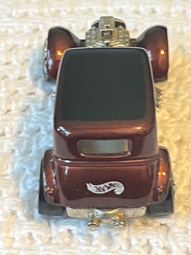 HOT WHEELS - 1969 32 FORD VICKY - VINTAGE CLASSIC COLLECTION - BROWN/WH CHINA - Picture 2 of 11