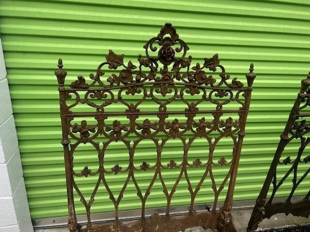 Антикварная французская железная двуспальная кровать - Изображение 3 из 4