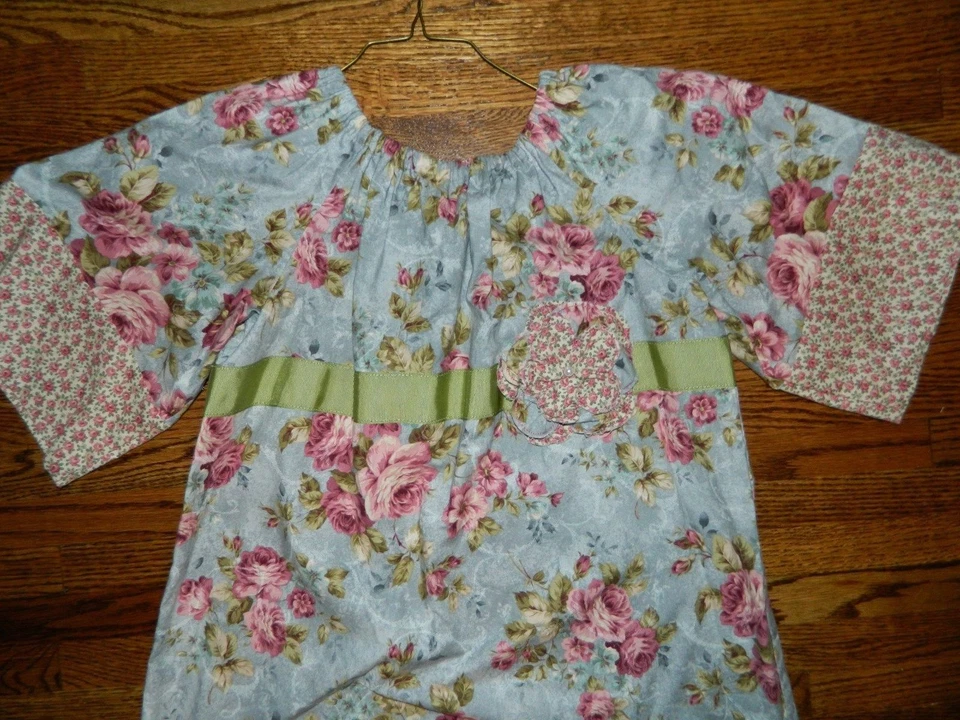 Vestido para niña hecho a mano gris con flores rosas talla 8 Foto 3 de 4