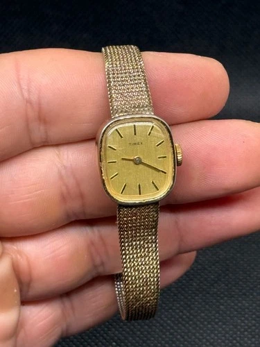 Vintage Timex Ladies Mechanical Wind-Up Gold Tone Mesh Bracelet Watch