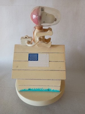 Vintage Snoopy Astronaut Wooden Doghouse Music Box Schmid Peanuts