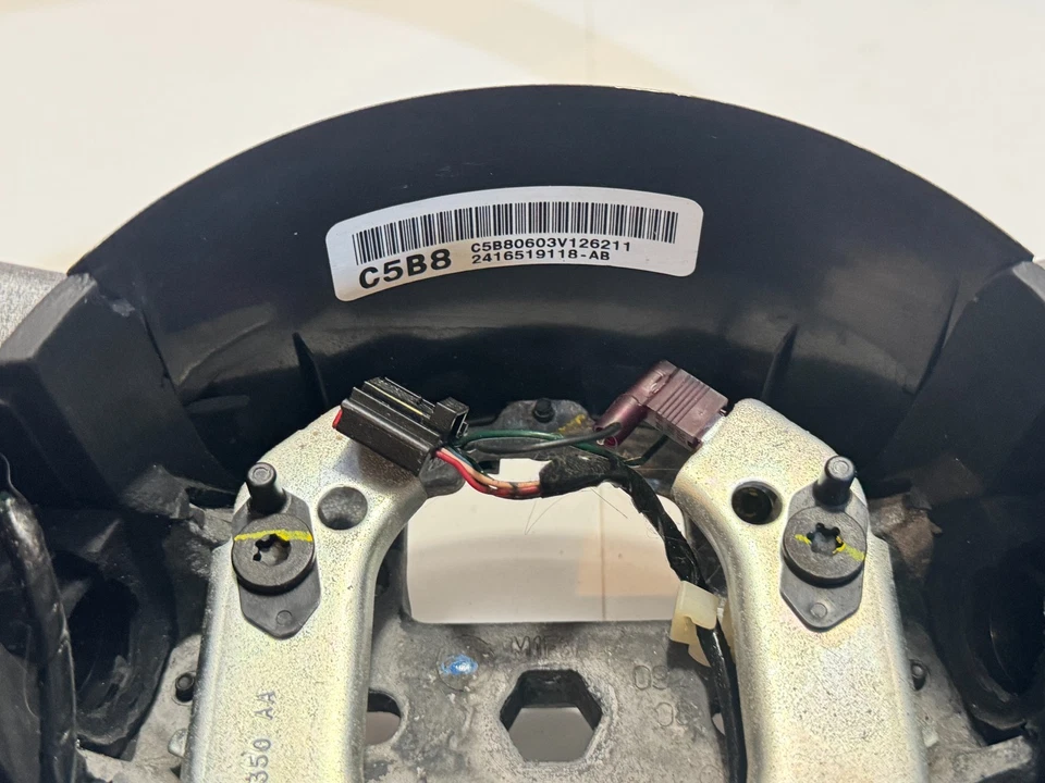 Volante Ford Mustang 2005-2009 con botones de interruptor de crucero OEM Foto 4 de 4