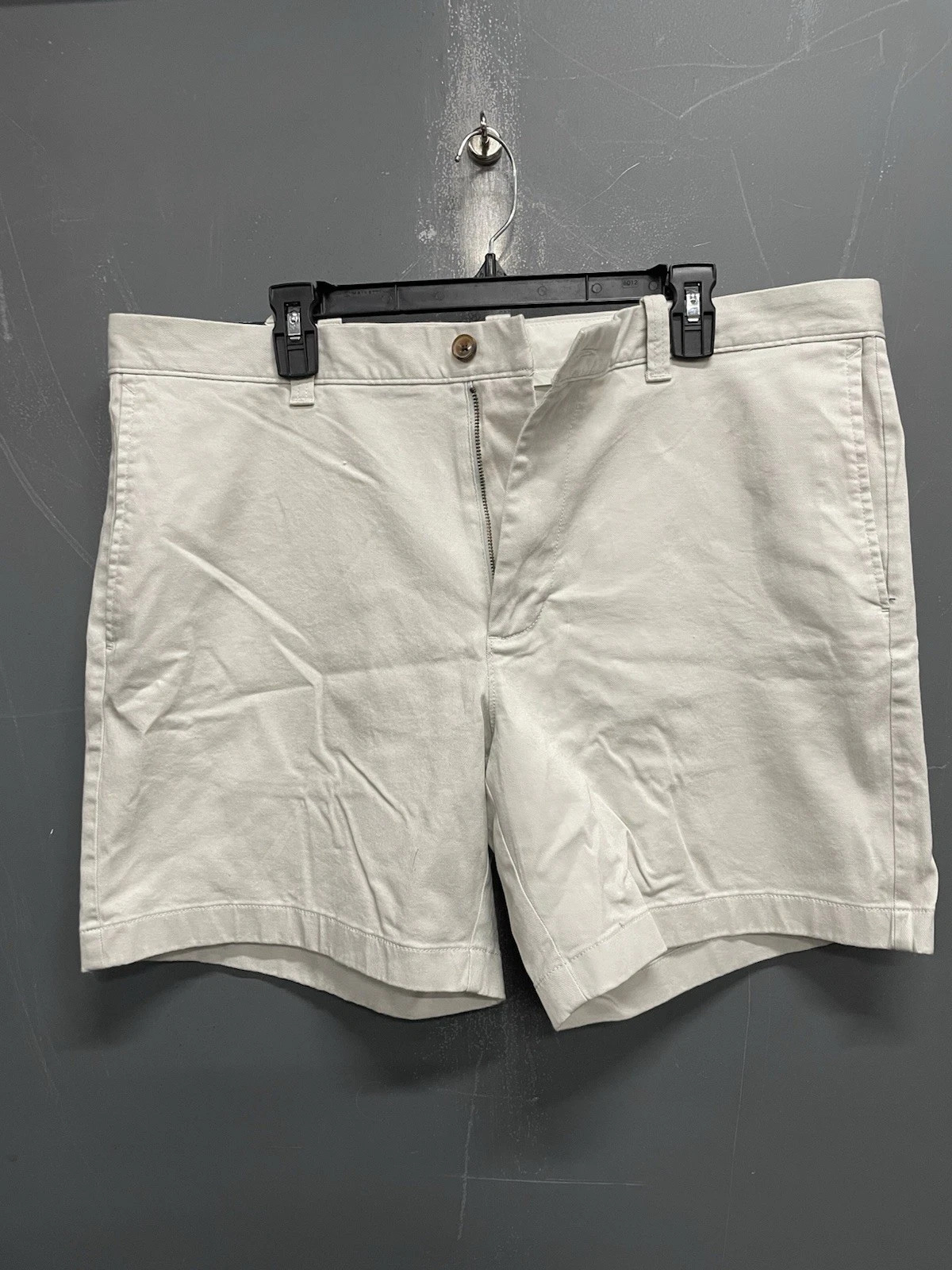Men’s J. Crew White Khaki 9” Inseam Shorts Size 38 NWT