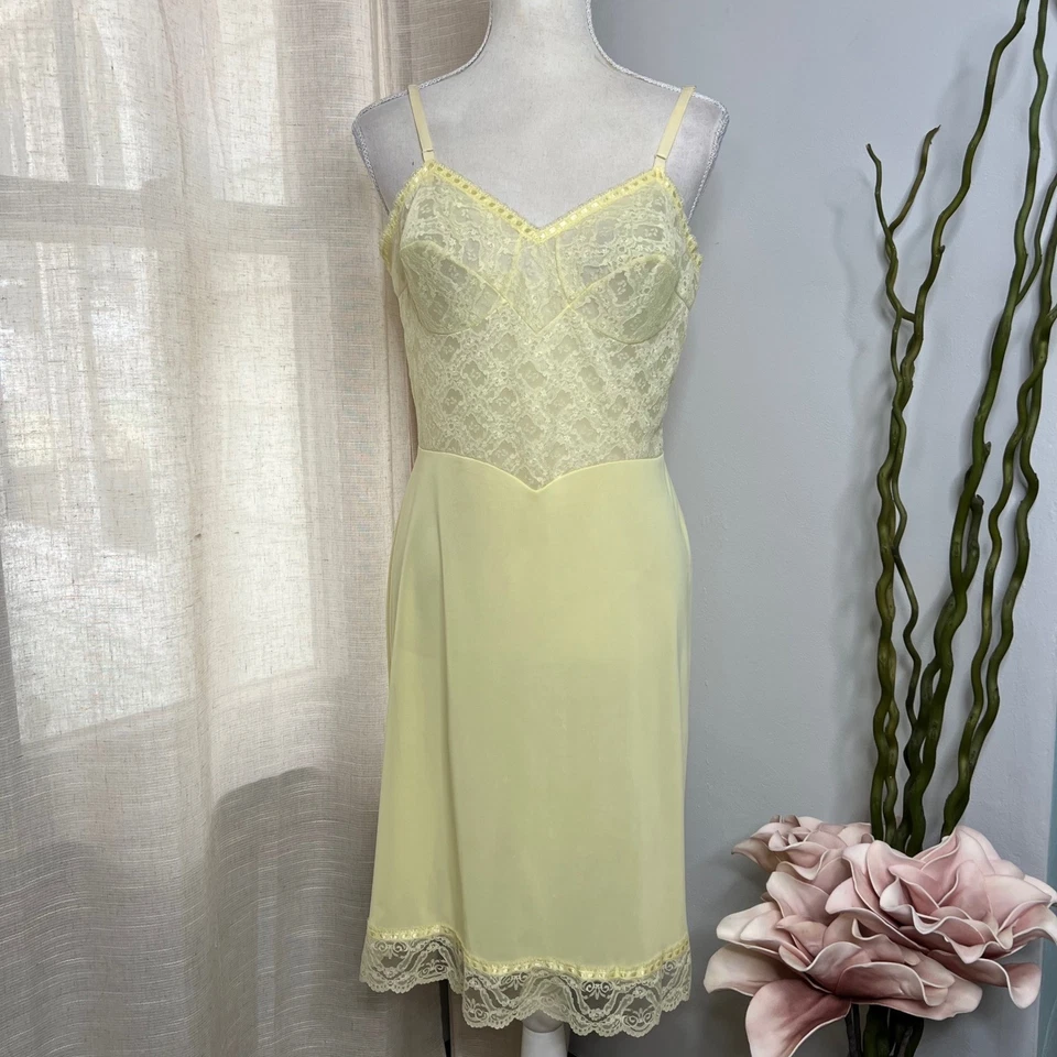 Copas bala de nailon sin cordones Warners vintage de los años 60 amarillas coqueta para mujer talla 34 Foto 2 de 4