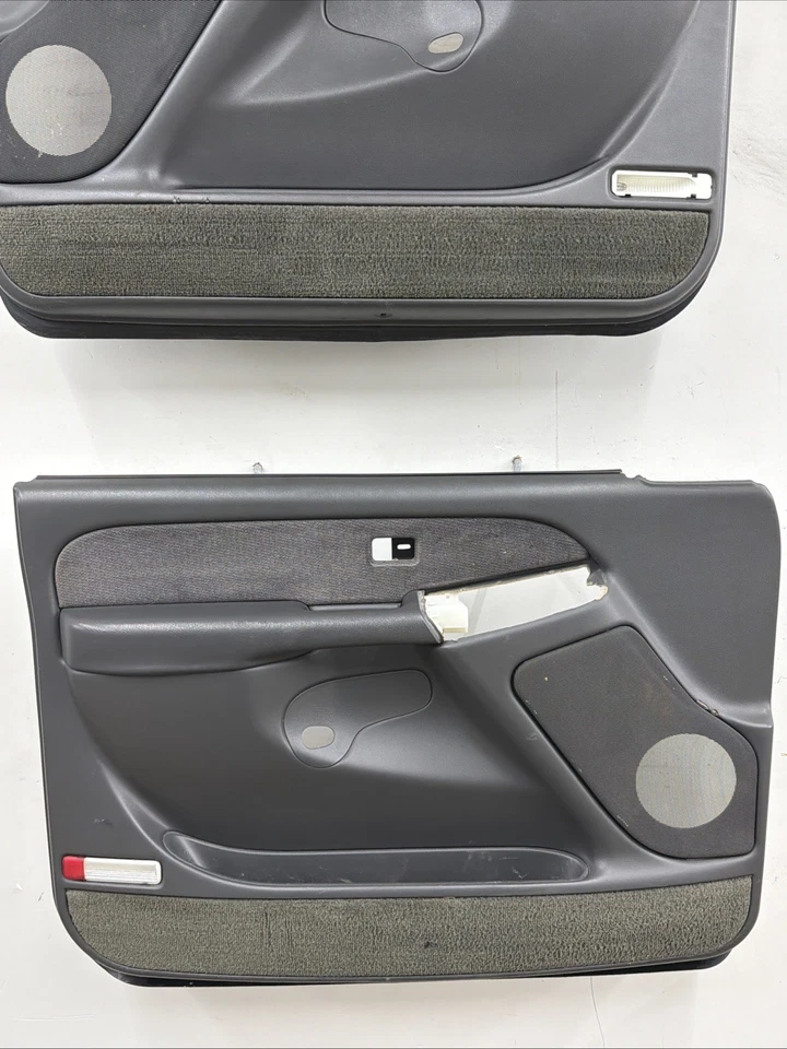 03-07 Chevy Silverado GMC Sierra Tahoe Yukon Pair Door Panels OEM Dk Pewter Read - Image 2 of 4