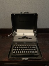 Vintage Royal Quiet Deluxe typewriter 1940's Black portable with Case , Works  thumbnail